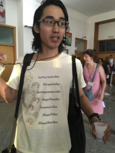 The scientifically helpful Japanese amphipod t-shirt. (now the rest of you should notice the morphological differences between the families). (photo: AH Tandberg)
